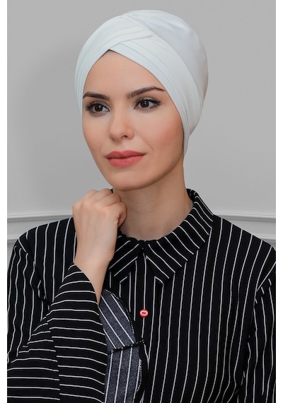 Hürrem Bone Krem Pratik Hazır Geçmeli Tesettür Bone Sandy Kumaş Üç Çapraz 180 Krem Hürrem Bone Krem Pratik Hazır Geçmeli Tesettür Bone Sandy Kumaş Üç Çapraz 180 Krem