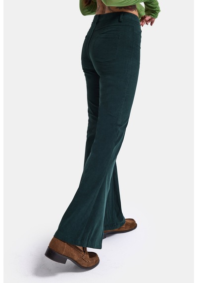 Kadın Koyu Yeşil Flare Fit Pürüzsüz Dokulu Esnek Velvet Kadife Kumaş Pantolon