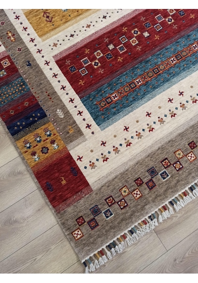Çam Halı Sultani 810 Vizon Yün Ve Bambu İle Özel Tezgahlarda Üretilen Otantik Desenli El Emeği Modern Uşak Halısı Vizon Çam Halı Sultani 810 Vizon Yün Ve Bambu İle Özel Tezgahlarda Üretilen Otantik Desenli El Emeği Modern Uşak Halısı Vizon
