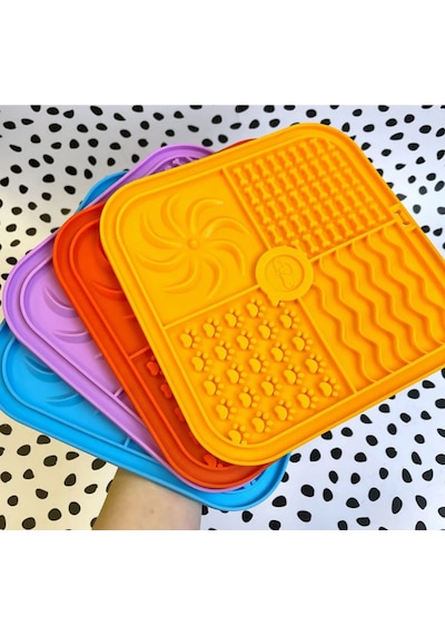 Silikon Yavaş Yeme Kabı ve Mama Matı Kedi Köpek Uyumlu Pratik Besleme Tabağı 20 x 20 CM