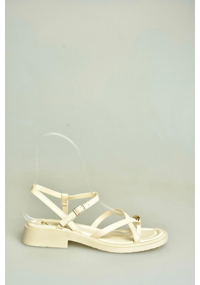 Fox Shoes U267763509 Bej Alçak Topuklu Gold Yüzük Detaylı Kadın Sandalet Bej-suni Deri