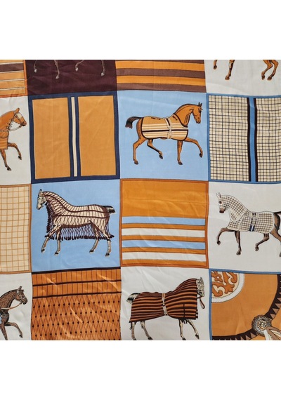 Hedea Gökyüzüne Açılan Yeleler Saten Fular 70x70 Cm Çok Renkli