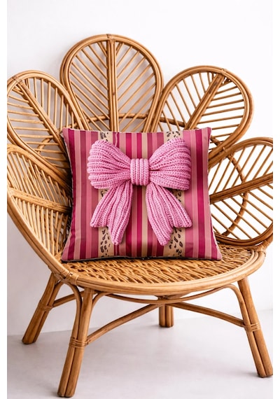 3d Pembe Triko Fiyonk Detaylı Çizgili Dekoratif Kırlent Kılıfı 45x45 Cm