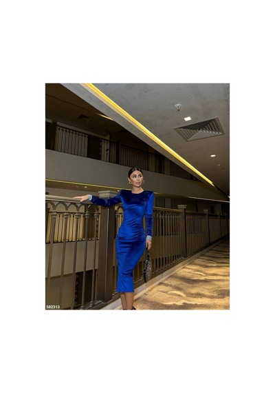Butik İstanbul Kadın Bisiklet Yaka Vatkalı Manşet Detay Kadife Kumaş Midi Boy Elbise Saks Mavi Butik İstanbul Kadın Bisiklet Yaka Vatkalı Manşet Detay Kadife Kumaş Midi Boy Elbise Saks Mavi