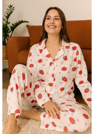 Tenra Kadın Pijama Takımı Boydan Düğmeli Raporlu Kumaş Milan Çilek Desenli Beyaz