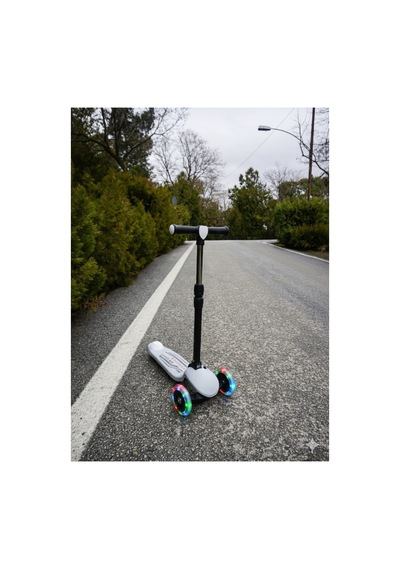 Scooter Pro Katlanabilir 3tekerli Led Işıklı 3kademeli Direksiyon 50kğ Taşıma Kapasiteli 3+yaş Gri