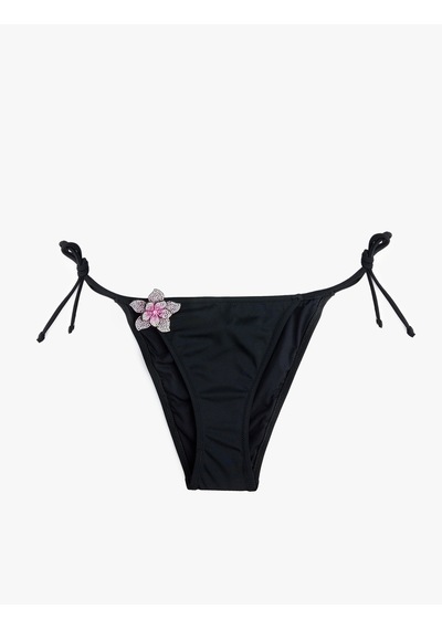 Koton Taşlı Çiçek Aksesuar Detaylı Yanları Bağlamalı İpli Bikini Altı Siyah 6sak00048mm Siyah Koton Taşlı Çiçek Aksesuar Detaylı Yanları Bağlamalı İpli Bikini Altı Siyah 6sak00048mm Siyah