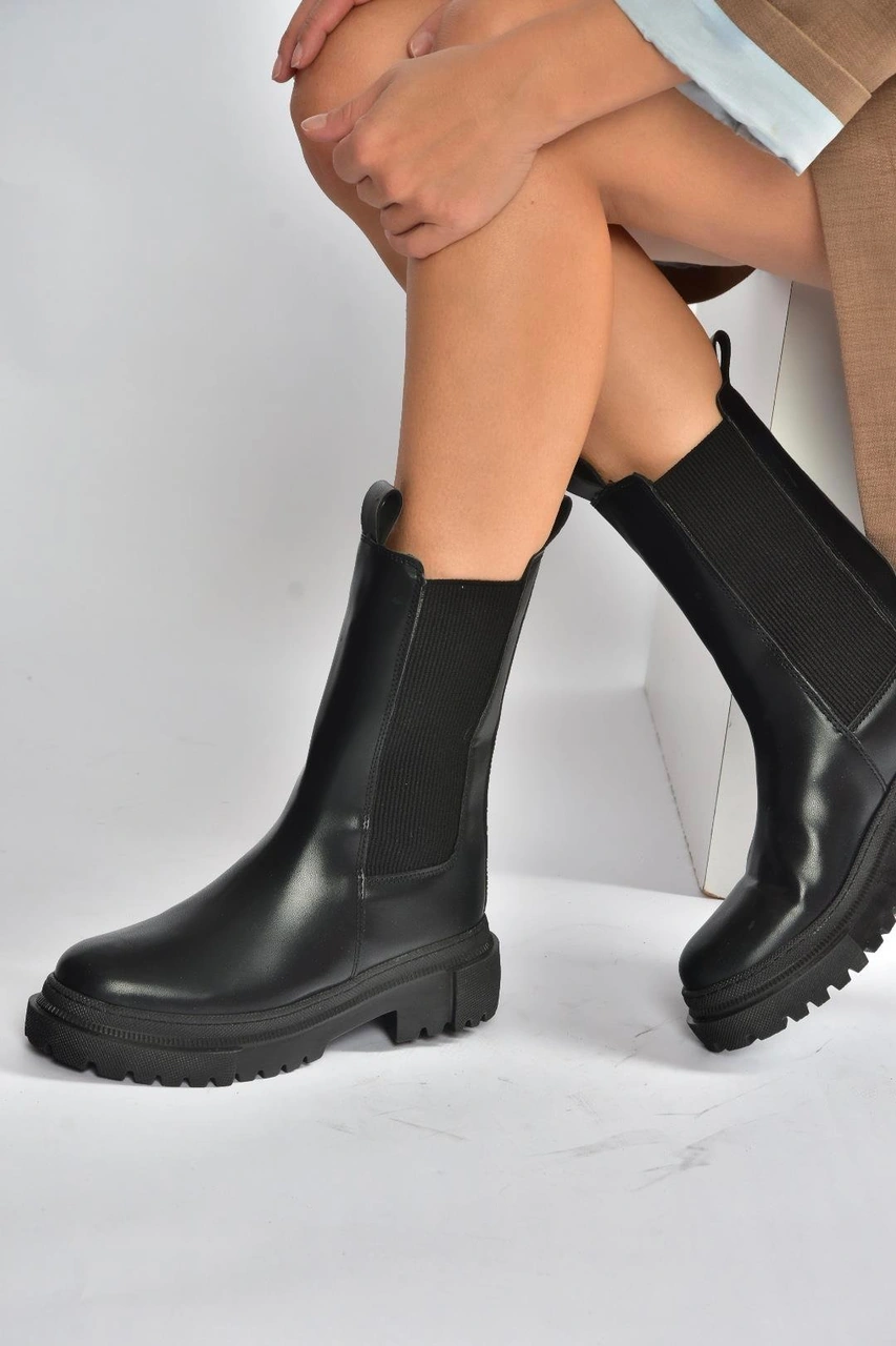 Fox Shoes V652549009 Siyah Kalın Tabanlı Lastik Detaylı Kadın Bot Siyah-Suni Deri