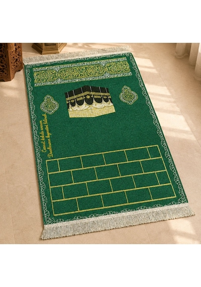Bk Gift Kişiye Özel Nakış İşlemeli Kabe Motifli Saçaklı Yeşil Renk Hediyelik Seccade
