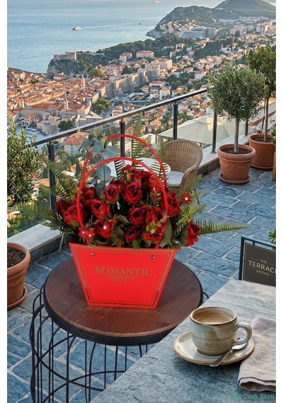 Yapay Çiçek Sitesi Yapay Çiçekli Romantic Çantalı Aranjman Model 1 Kırmızı