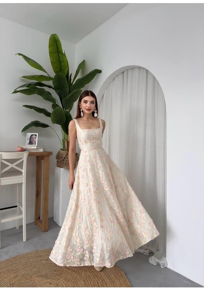 Nils Butik Pudra Çiçek İşlemeli İthal Yoryo Şifon Kare Yaka Askılı Midi Elbise Beyaz