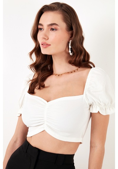Lela Slim Fit Büzgü Detaylı Kalp Yaka Crop Bayan Bluz 5865601 Ekru