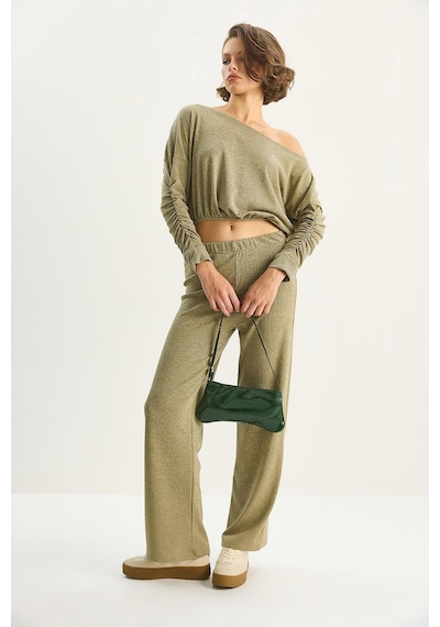 Shade Kadın Kayık Yaka Beli Lastikli Bluz Bol Pantolonlu Simli Alt-üst Takım 60283617 - Çağla Yeşili Shade Kadın Kayık Yaka Beli Lastikli Bluz Bol Pantolonlu Simli Alt-üst Takım 60283617 - Çağla Yeşili