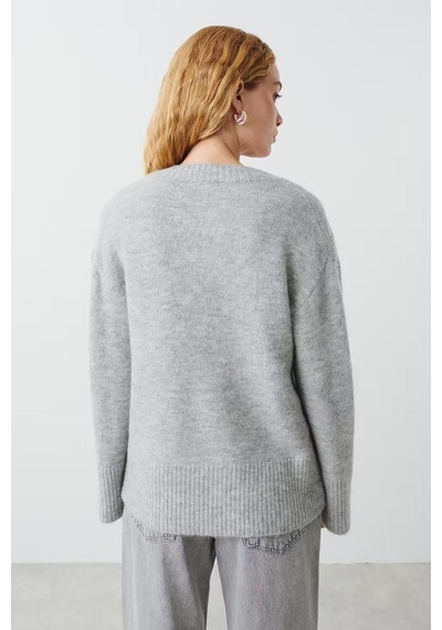 Madmext Gri V Yaka Oversize Kadın Triko Kazak Mg2149-gri Gri
