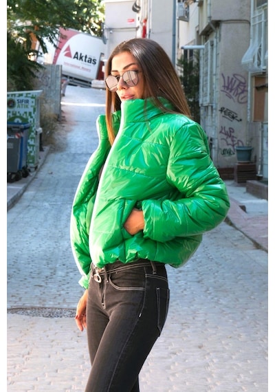 Keyifli Moda Kadın Yeşil Parlak Su İtici Dik Yaka Kısa Şişme Mont - 40 Yeşil
