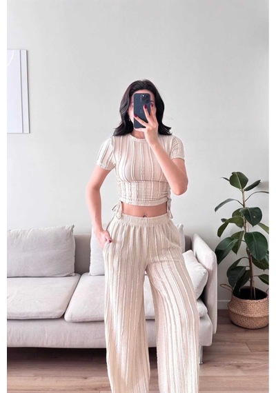 Evoa Kadın Bej Bisiklet Yaka Büzgü Detaylı Bluz & Bol Paça Pantolon Fırfır Detaylı Gagari Takım Bej Bej Evoa Kadın Bej Bisiklet Yaka Büzgü Detaylı Bluz & Bol Paça Pantolon Fırfır Detaylı Gagari Takım Bej Bej
