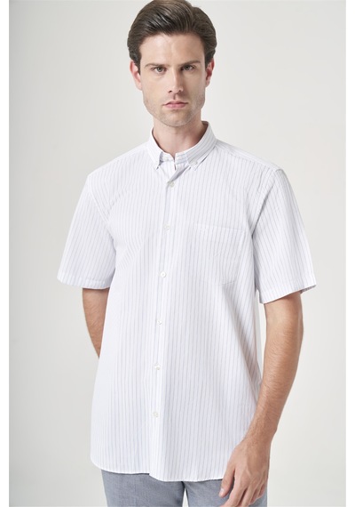 İmza Beyaz-mavi Düğmeli Yaka Kısa Kol Cepli Comfort Fit Pamuklu Gömlek 1004260183 Beyaz - K.mavi İmza Beyaz-mavi Düğmeli Yaka Kısa Kol Cepli Comfort Fit Pamuklu Gömlek 1004260183 Beyaz - K.mavi