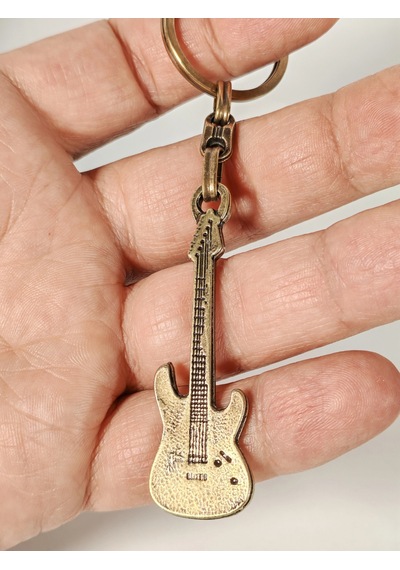 Antik Bronz Gitar Figürlü Metal Anahtarlık Müziğin Özgür Ruhu Ve Zamansız Stil Çok Renkli