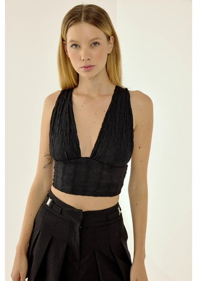Hiccup V Yaka Çapraz Sırt Detaylı Crop Top Siyah