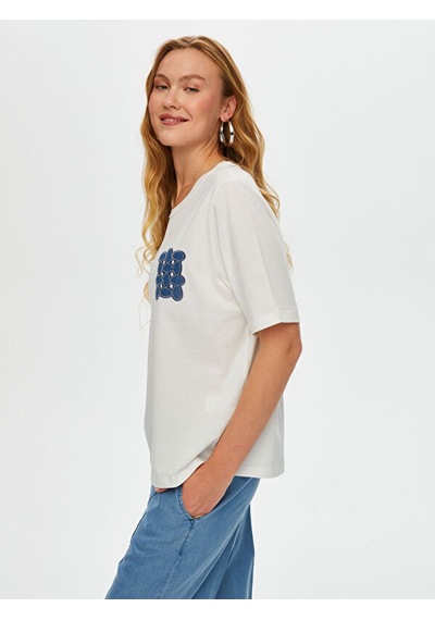 Faik Sönmez Jean Aplike Ve Zincir Nakışlı Yuvarlak Yaka Pamuklu T-shirt S25tsh082 Us25tsh08273 Ekru Faik Sönmez Jean Aplike Ve Zincir Nakışlı Yuvarlak Yaka Pamuklu T-shirt S25tsh082 Us25tsh08273 Ekru