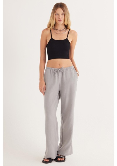 Tudors Kadın Slim Fit Dar Kesim İnce Askılı U Yaka Siyah Crop Atlet-35353 SIYAH