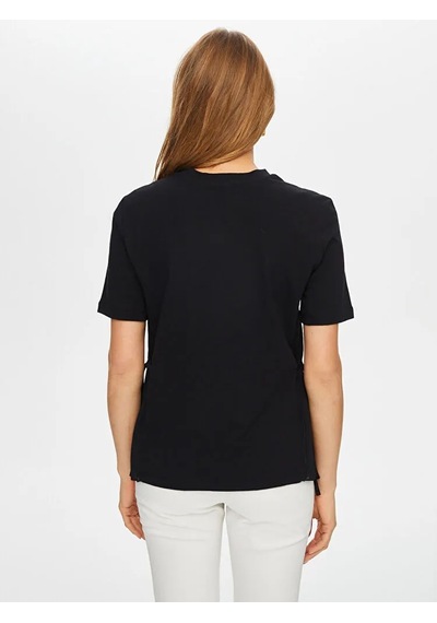 Faik Sönmez Yanları Dokuma Pilise Detaylı Yuvarlak Yaka Kadın T-shirt Us26tsh053 Siyah Faik Sönmez Yanları Dokuma Pilise Detaylı Yuvarlak Yaka Kadın T-shirt Us26tsh053 Siyah