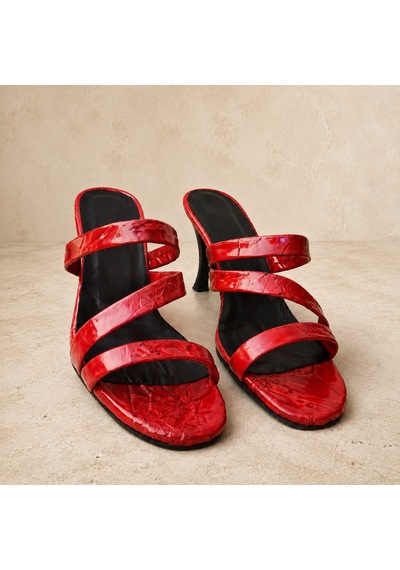 Yeo Leather Kırmızı Kırışık Rugan 3 Bantlı Kadın Sandalet 8cm İnce Topuk - Zamansız Tasarım Yeo Leather Kırmızı Kırışık Rugan 3 Bantlı Kadın Sandalet 8cm İnce Topuk - Zamansız Tasarım