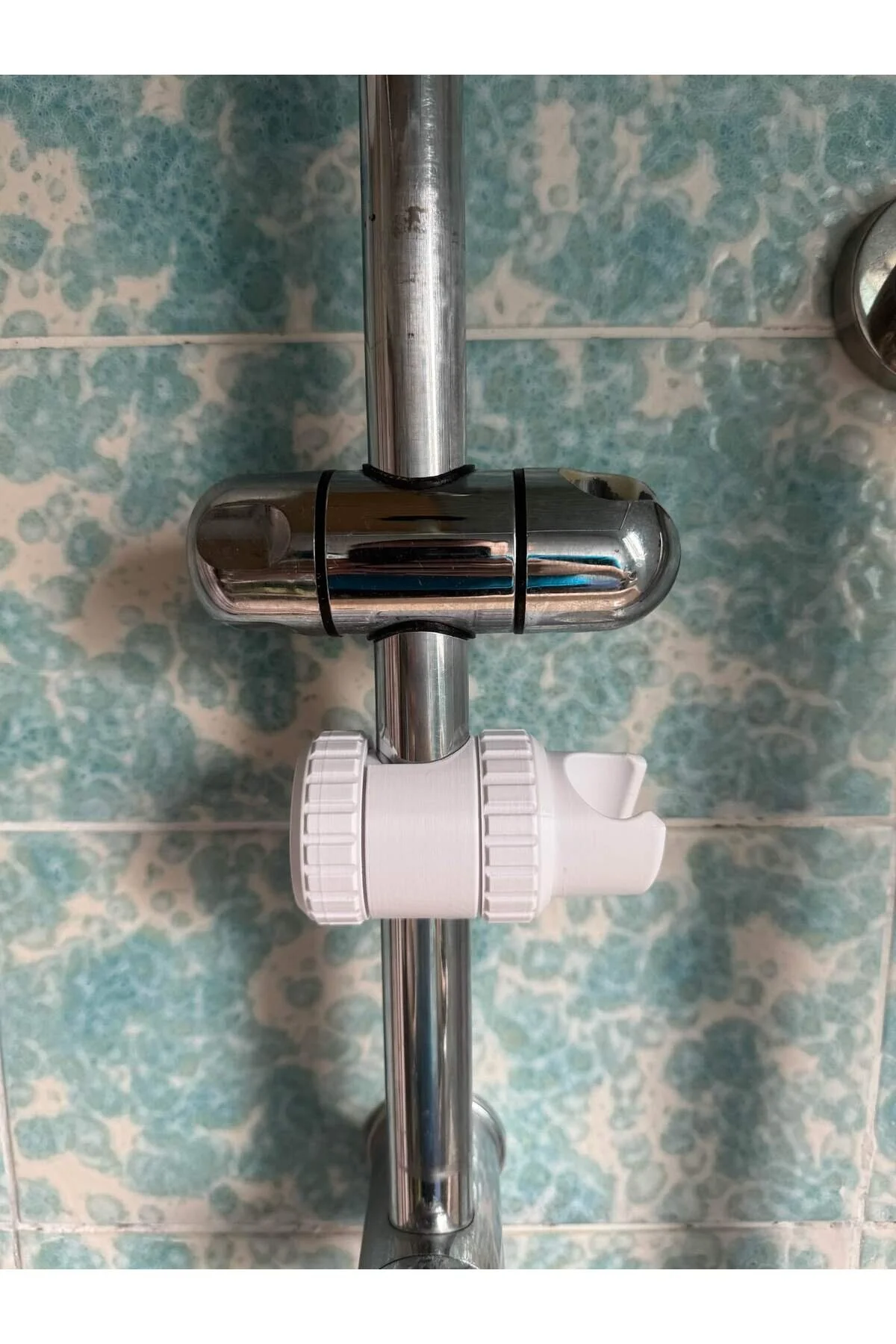 Ayarlanabilir Duş Başlığı Tutucu Universal Uyumlu Sabitleyici -duş Borusunun Çapı 2 - 3 Cm beyaz