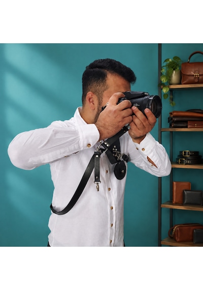 Siyah Renk Fotoğraf Makinesi Tek Taraflı Omuz Askısı Nikel Renk Aksesuar