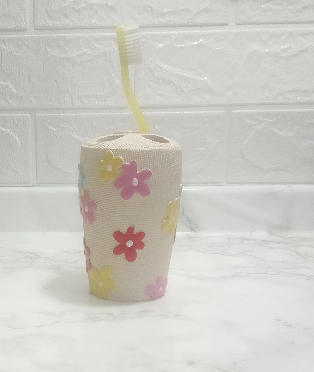 2 Adet Diş Fırçalık Renkli Papatyalı Poliresin 5x5x11cm Banyo Seti Çok Renkli
