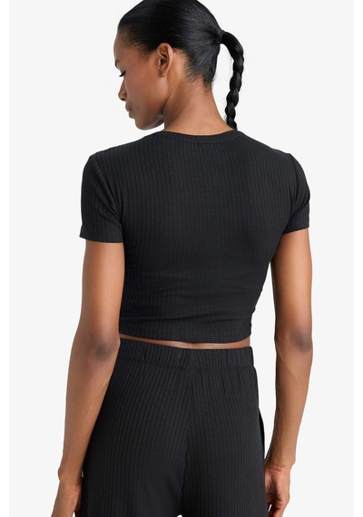 DeFactoFit Cropped Fit Bisiklet Yaka Sporcu Kısa Kollu Tişört E2536AX25SMBK81