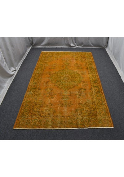 Zehra Abla Halı Vintage El Dokuma Overdye Tek Renk Turuncu Göbekli Yün Halı 7165 Çok Renkli