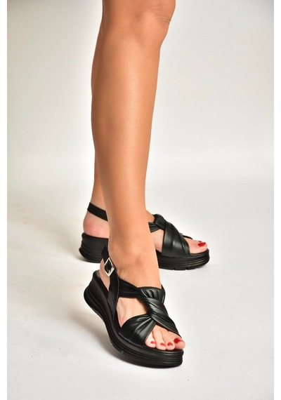 Fox Shoes Y555210603 Siyah Hakiki Deri Kadın Sandalet Siyah