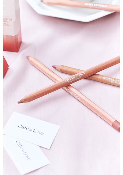 Kremsi e Sahip Dudak Kalemi Ve Kalemtıraş Seti Clio Velvet Lip Pencil Set 01 Rosy Pink