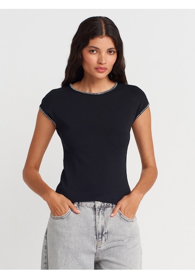 Dilvin 31814 Kontrast Dikiş Detaylı T-shirt-siyah SIYAH