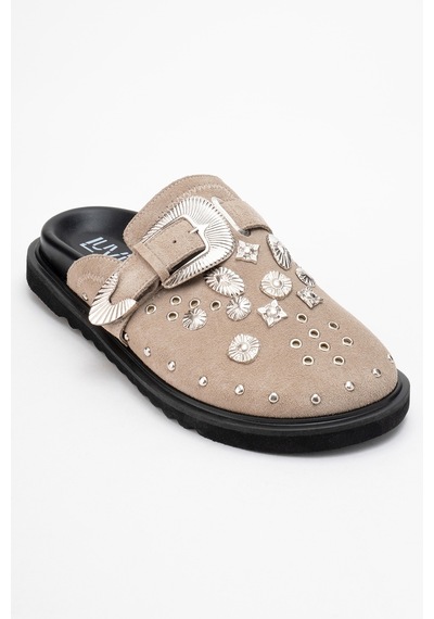 Luvishoes Luvi Shoes Maril Bej Süet Hakiki Deri Kemerli Tokalı Burnu Kapalı Kadın Terlik Bej Luvishoes Luvi Shoes Maril Bej Süet Hakiki Deri Kemerli Tokalı Burnu Kapalı Kadın Terlik Bej