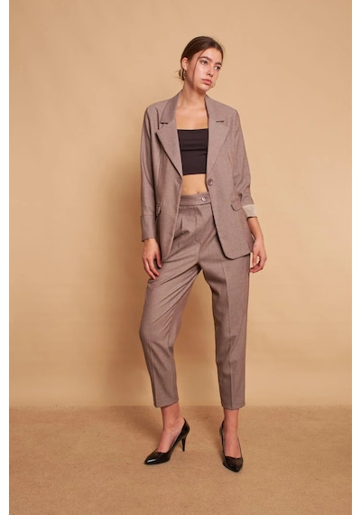 Ekoseli Yakalı Kolu Katlamalı Cep Kapaklı Boyfriend Hafif Likralı Kumaş Blazer Ceket-bej Bej Ekoseli Yakalı Kolu Katlamalı Cep Kapaklı Boyfriend Hafif Likralı Kumaş Blazer Ceket-bej Bej