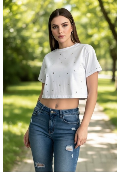 Kadın Beyaz Zımba Detaylı Crop T-Shirt