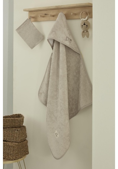 Bambu Antibakteriyel Bebek Nakışlı Havlu Kundak 75x75 Ve Kese Bambu Antibakteriyel Bebek Nakışlı Havlu Kundak 75x75 Ve Kese Bej