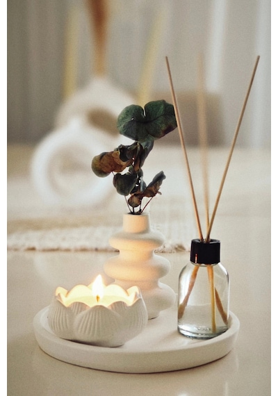 Hediyelik Tepside Twist Vazo Bebek Pudrası Kokulu Lotus Mum Ve Oda Kokusu Beyaz