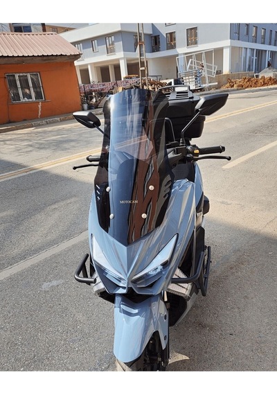 Motocam Küba Chia 125 Ön Cam 2023-2026 Model 55cm Siyah Renkli 4mm Kısa