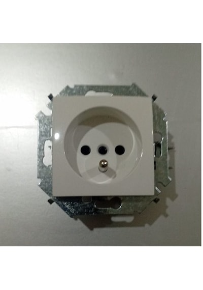 Simon 15 Renkli Ups Topraksız Priz Çerçevesiz