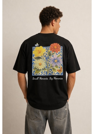 Tarz Cool Erkek Floral Baskılı Tişört Oversize Fit, Sırt Desenli Small Moments Big Memories Siyah