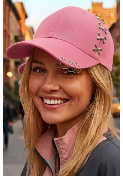 Uniquetrenders Kadın Piercing Halkalı Çapraz Metal Detaylı Özel Tasarım Baseball Cap Streetwear Şapka Pembe