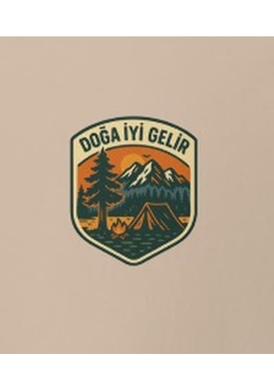 Wildstyle Doğa Terapisi Renkli Kamp Doğa Orman Huzur Rozet Baskılı Unisex Bisiklet Yaka Pamuklu Tişört Camel