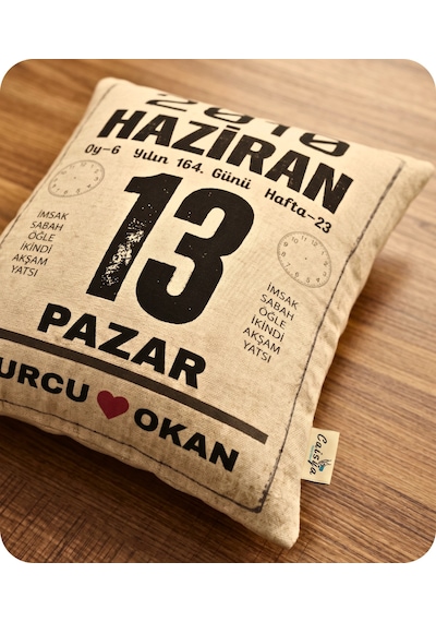 Takvim Yastık Doğum Günü Yıldönümü Hediyesi Takvim Yaprağı Hediyelik Dekoratif Yastık 40x28cm Hediye Paketi-Hediye Paketi