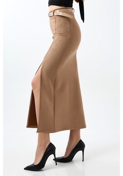 Gugus Kadın Süet Kuamaş Trend Model Uzun Kemerli Fermuar Kapamalı Yırtmaçlı 92 Cm Maxi Boy Etek Bej Gugus Kadın Süet Kuamaş Trend Model Uzun Kemerli Fermuar Kapamalı Yırtmaçlı 92 Cm Maxi Boy Etek Bej