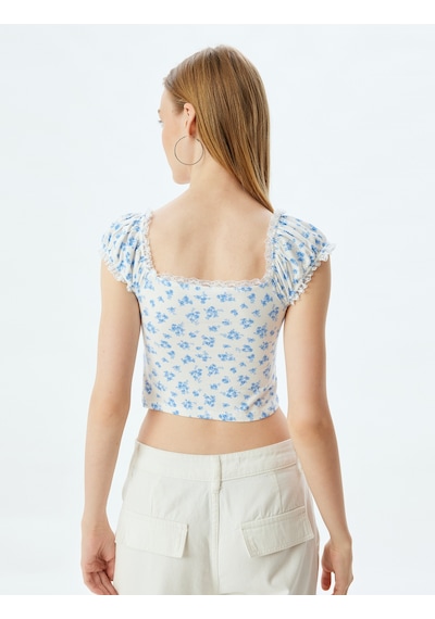 Koton Crop Üst Fırfırlı Kısa Kollu Çiçek Desenli Kare Yaka Slim Fit Mavi Desenli 4sal30382ık Mavi