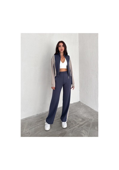 Gugus Kadın Trend Eşofman Takımı Dik Yaka Fermuarlı Bol Paça Yanları Şeritli Aysho Model Füme-bej Gugus Kadın Trend Eşofman Takımı Dik Yaka Fermuarlı Bol Paça Yanları Şeritli Aysho Model Füme-bej