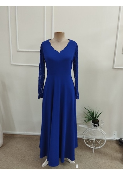 Butik İstanbul Kadın Uzun Kollu Dalgalı V Yakalı Dantelli Uzun Janjan Krep Elbise Saks Mavi